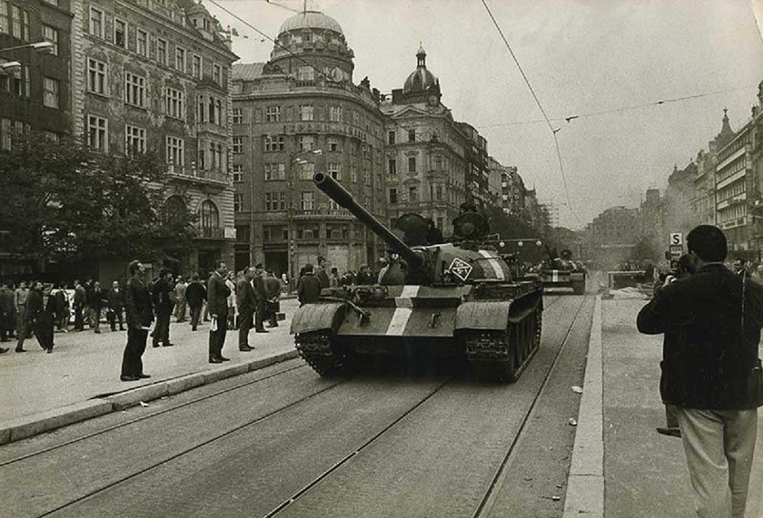 Советские войска в праге 1968